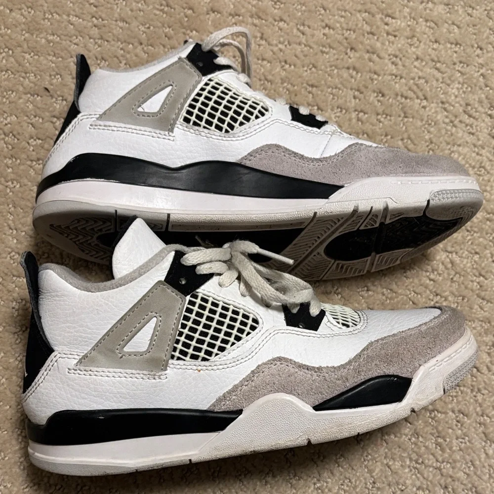 Air Jordon 4 Retro Mids - Picture 6 of 7